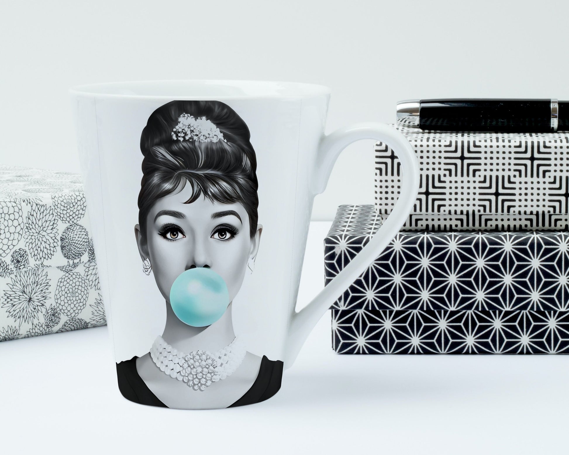 Audrey Hepburn Bubble Gum Print INSTANT DOWNLOAD, Fashion Posters, Black and White Prints, Famous Woman Canvas Print, Pop Art, Glam Decor