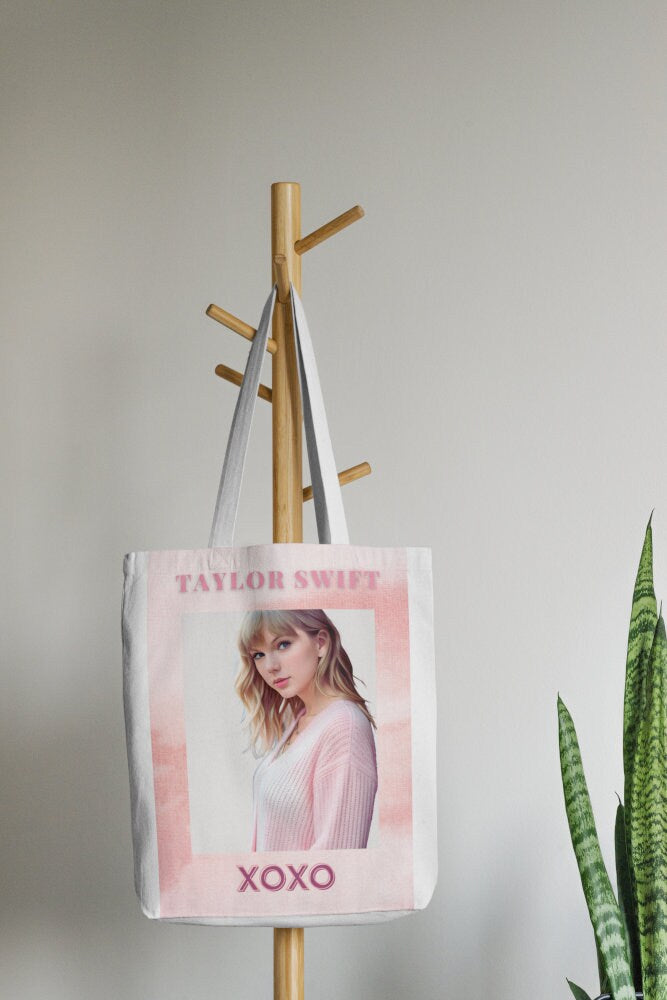 XOXO Taylor Swift Poster INSTANT DOWNLOAD, Pink Room Decor, Taylor Swift Lover, Celebrity poster, College Dorm Posters, Pop culture wall art