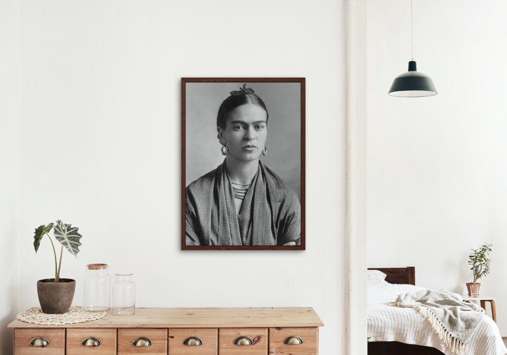 Black and White Frida Kahlo Portrait Print INSTANT DOWNLOAD, Vintage Black and White photo, Aesthetic Room Decor, girl power